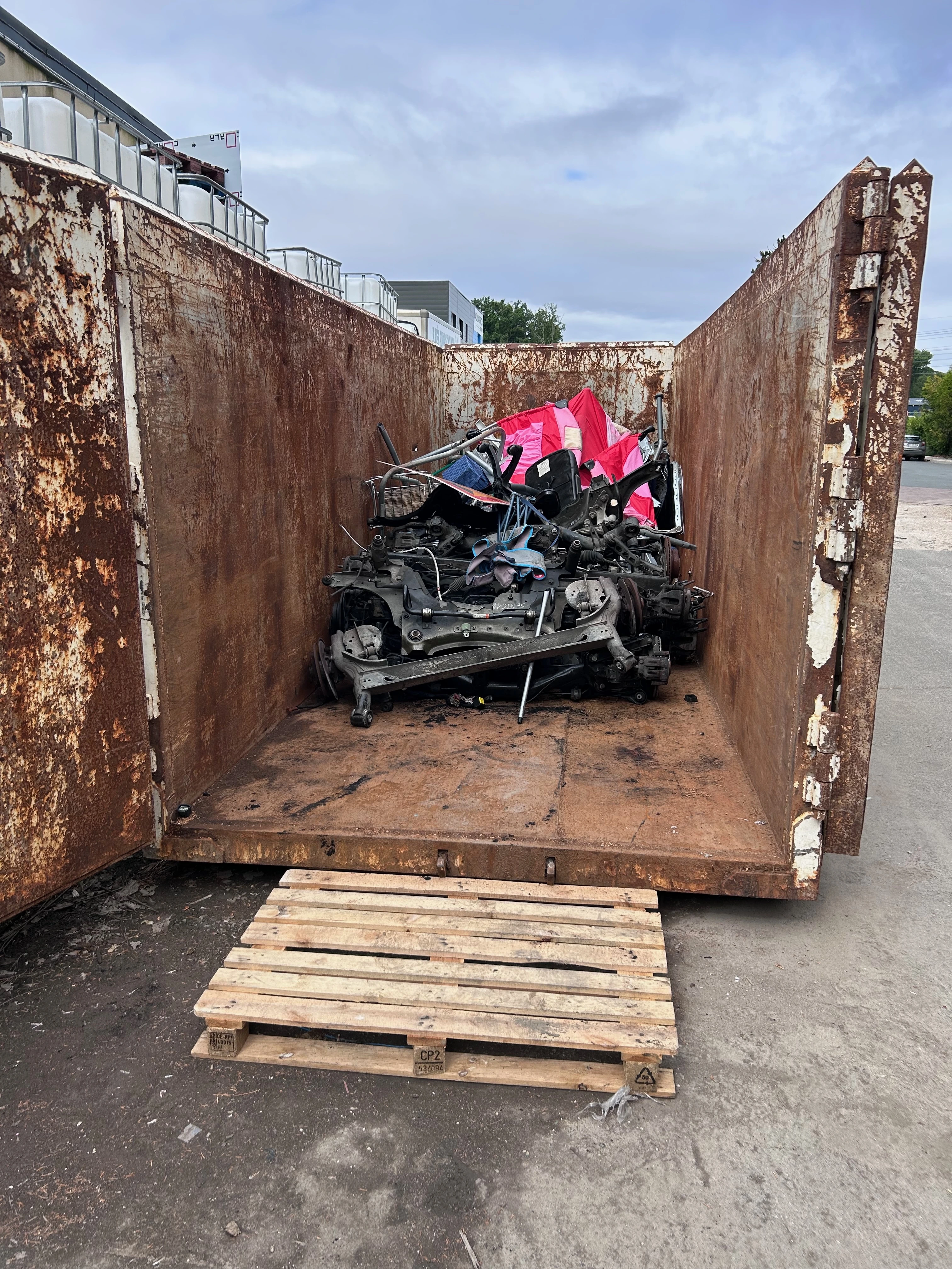 Tas de ferraille et de métaux à recycler.